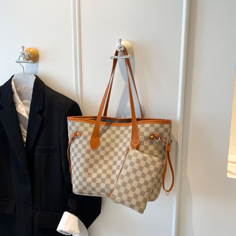 Large-Capacity Retro Commuter Shoulder Tote
