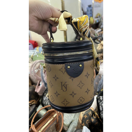 019 Small Cylindrical Vanity Bag With Scarf