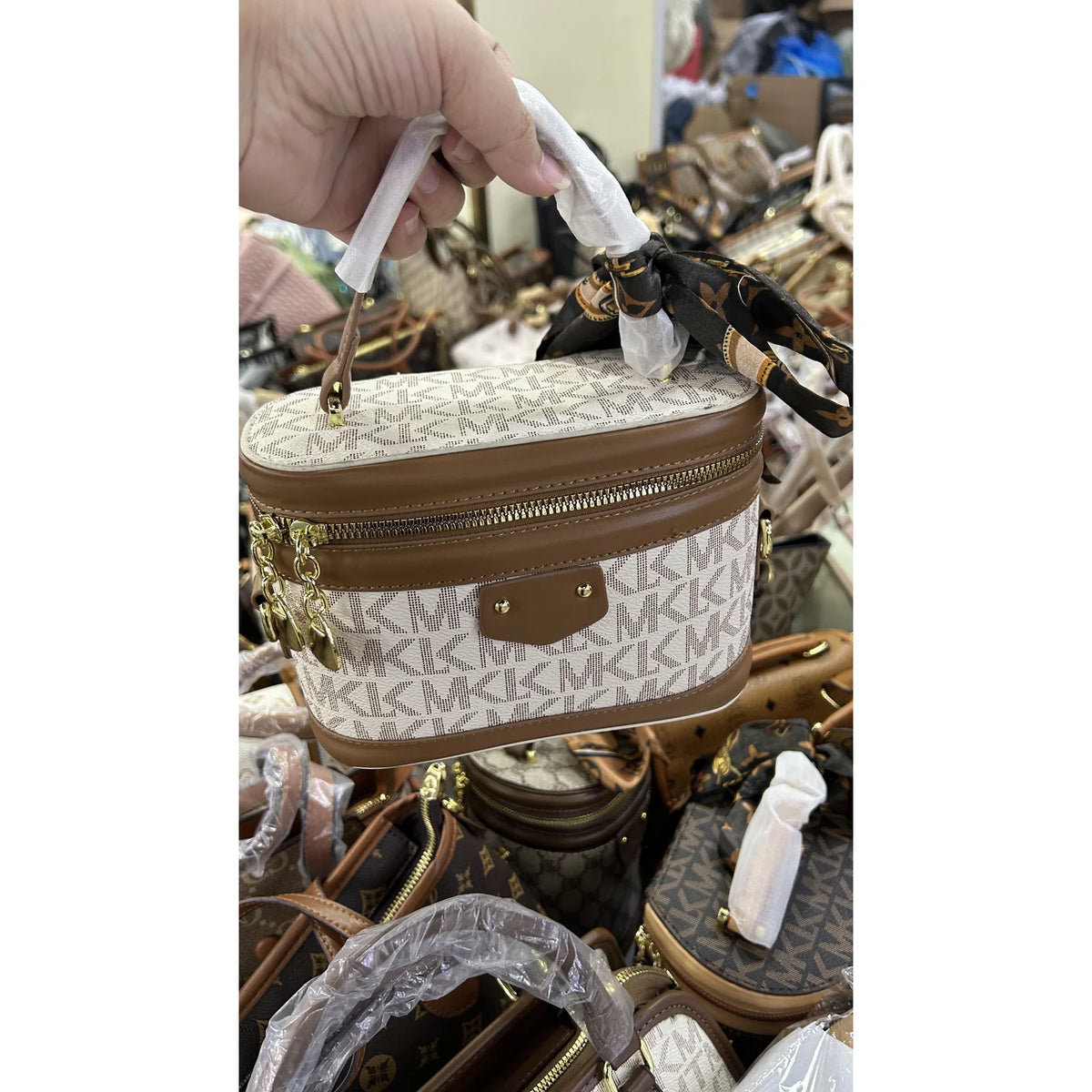 022 Small Light-Color Oval Vanity Bag With Scarf