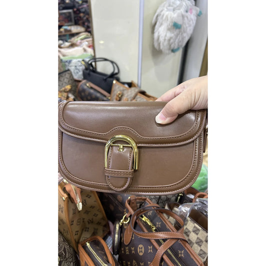 028 Small Buckle Saddle Bag