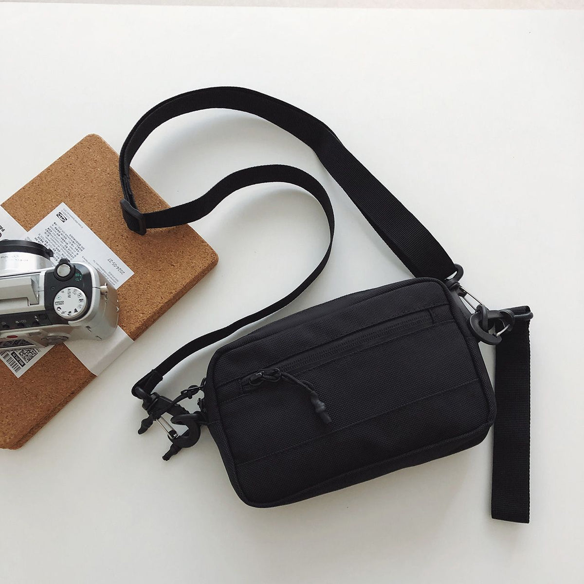 Unisex Lightweight Multi-Pocket Nylon Phone Bag