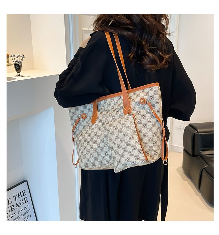 Large-Capacity Retro Commuter Shoulder Tote