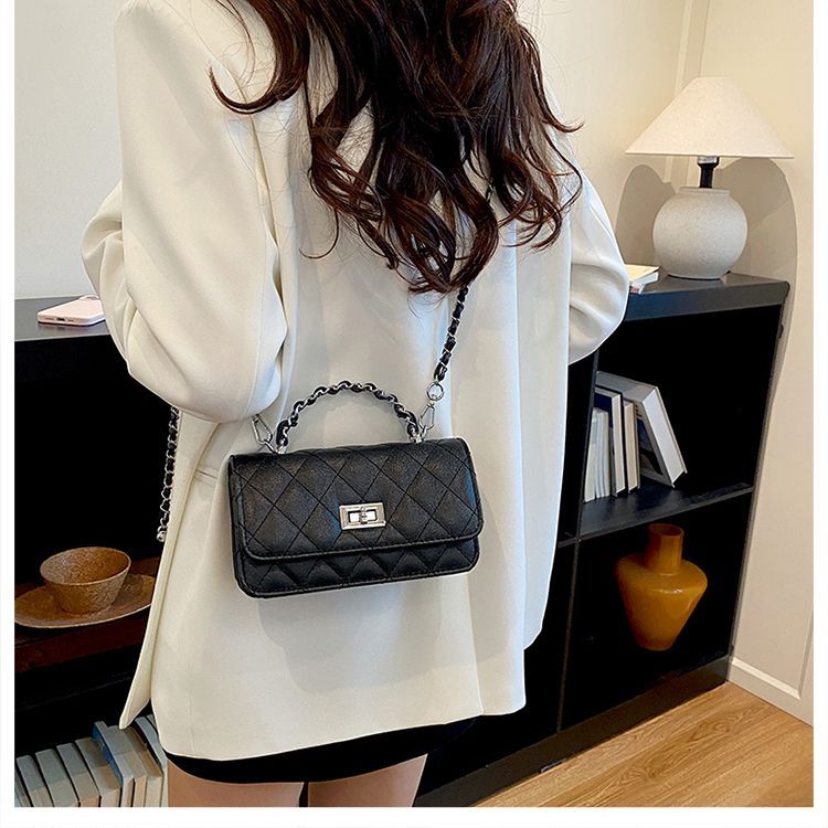 Classic Diamond-Quilted Chain Crossbody Bag