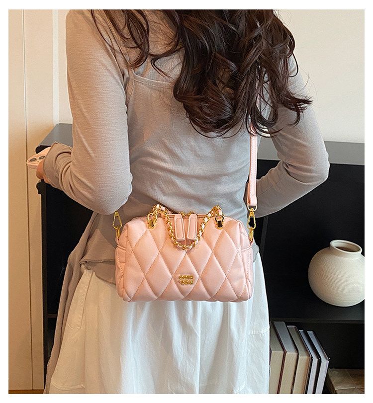 Diamond-Quilted Pillow Bag With Chain Strap