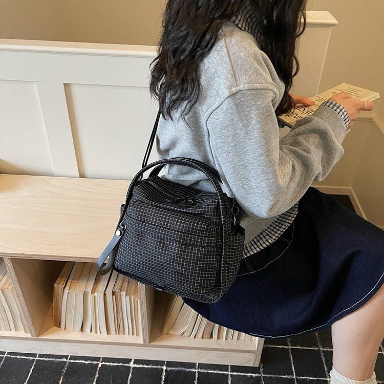 Lightweight Large-Capacity Nylon Commuter Bag