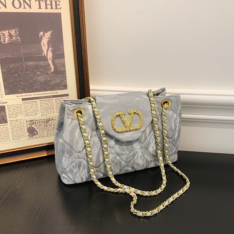 Large-Capacity Diamond-Quilted Chain Shoulder Tote