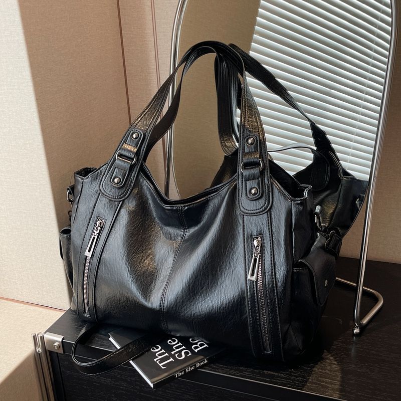 Large-Capacity Retro Commuter Shoulder Tote